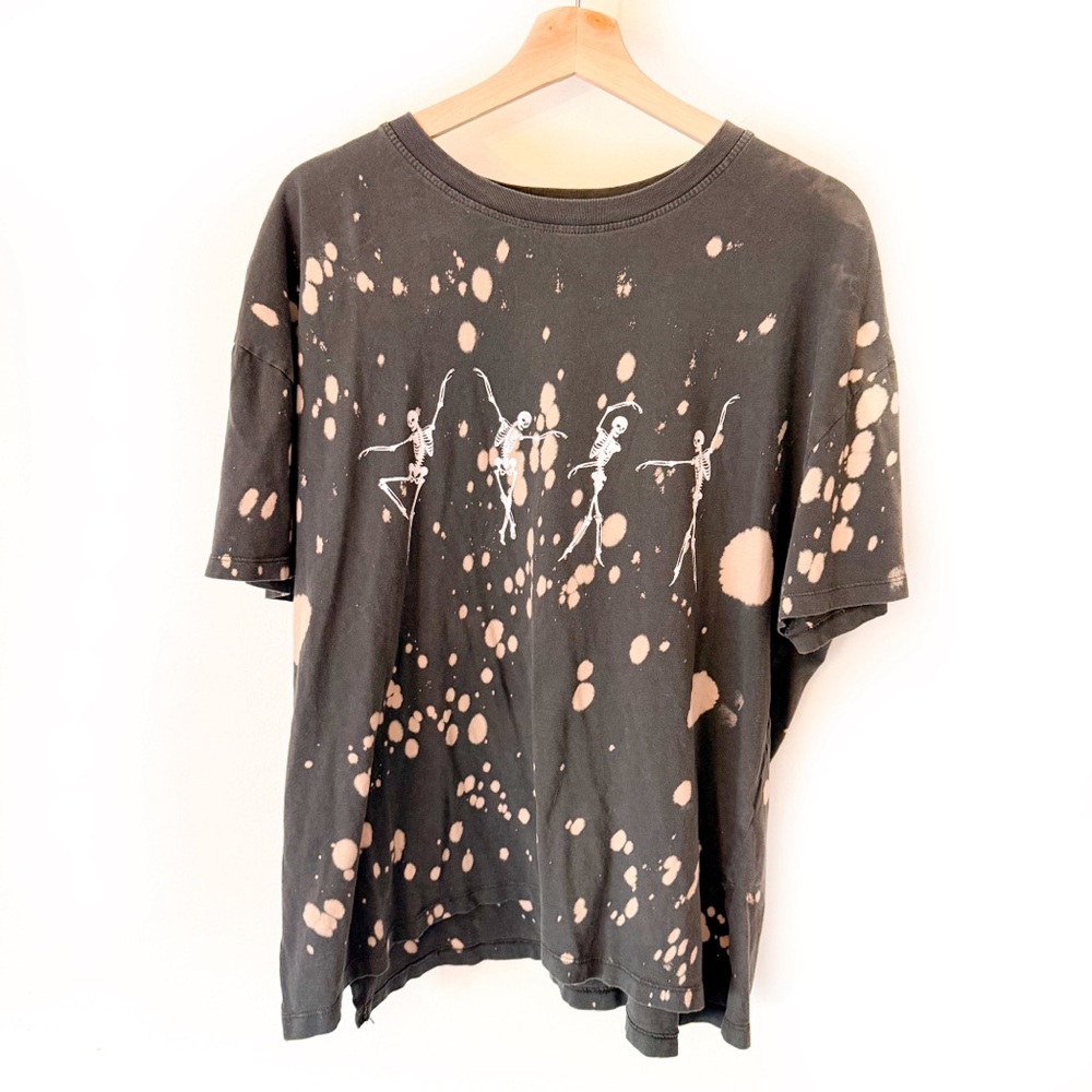 ⭐️ Black and Tan Graphic Short Sleeve Tee